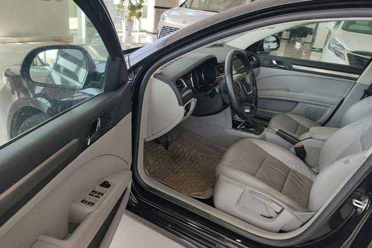 Used Skoda Superb 2012 1.8TSI Automatic Elegant Edition Driver Seat