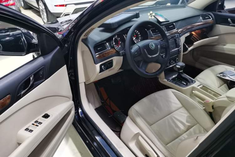 Used Skoda Superb 2012 1.8TSI Automatic Elegant Edition Driver Seat
