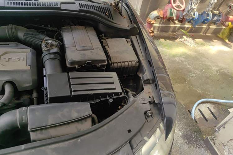Used Skoda Superb 2012 1.8TSI Automatic Elegant Edition Engine Bay Left