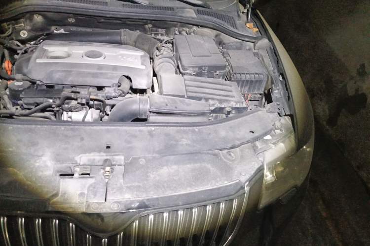 Used Skoda Superb 2012 1.8TSI Automatic Elegant Edition Engine Bay Left