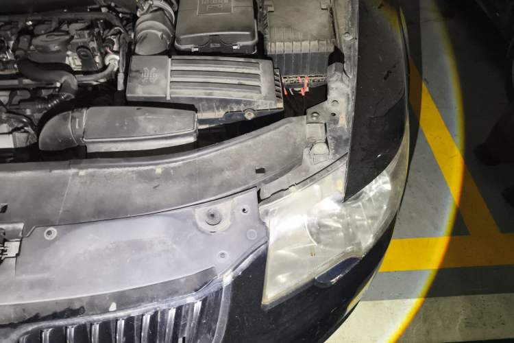 Used Skoda Superb 2012 1.8TSI Automatic Elegant Edition Engine Bay Left