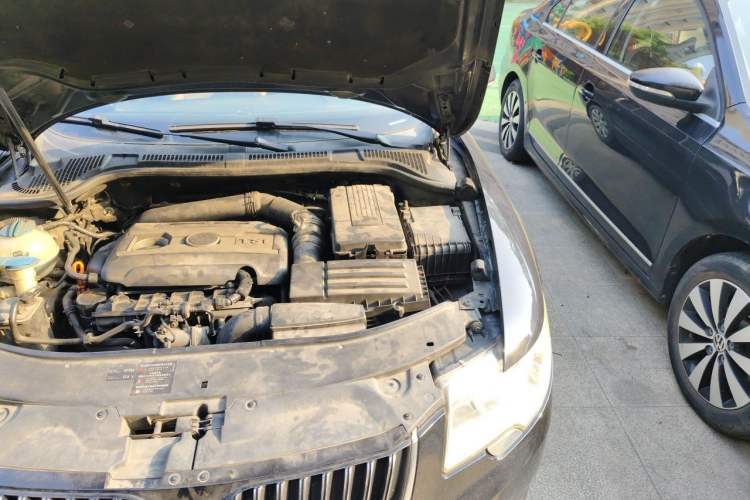 Used Skoda Superb 2012 1.8TSI Manual Elegant Edition Engine Bay Left