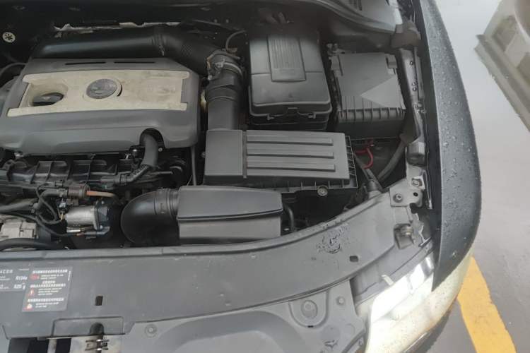 Used Skoda Superb 2012 1.8TSI Automatic Elegant Edition Engine Bay Left