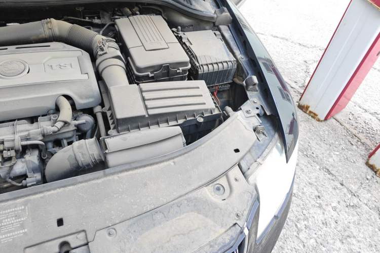 Used Skoda Superb 2012 1.8TSI Manual Elegant Edition Engine Bay Left
