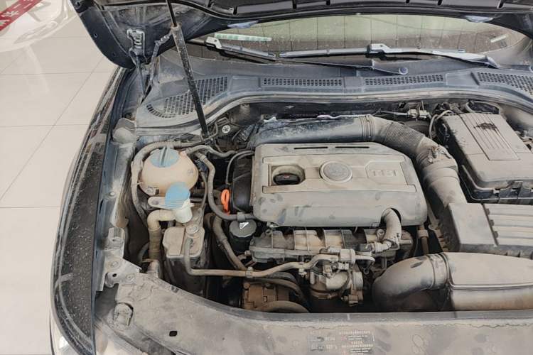 Used Skoda Superb 2012 1.8TSI Automatic Elegant Edition Engine Bay Right