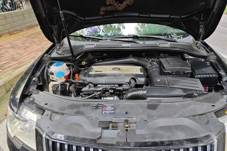 Used Skoda Superb 2012 2.0 TSI Automatic Luxury Edition Engine Bay Right