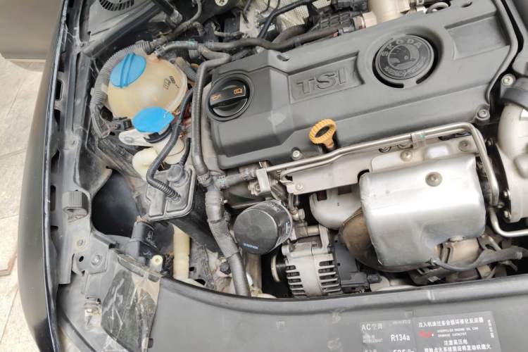 Used Skoda Superb 2012 1.4TSI Manual Zhiya Edition Engine Bay Right