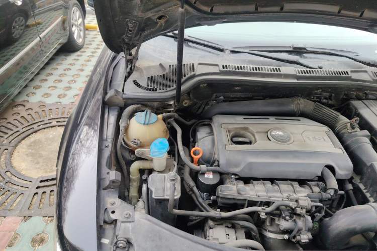 Used Skoda Superb 2012 1.8TSI Automatic Elegant Edition Engine Bay Right