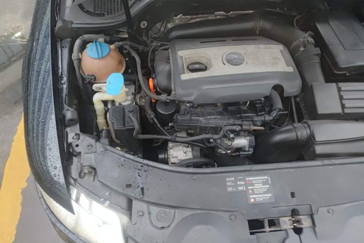Used Skoda Superb 2012 1.8TSI Automatic Elegant Edition Engine Bay Right