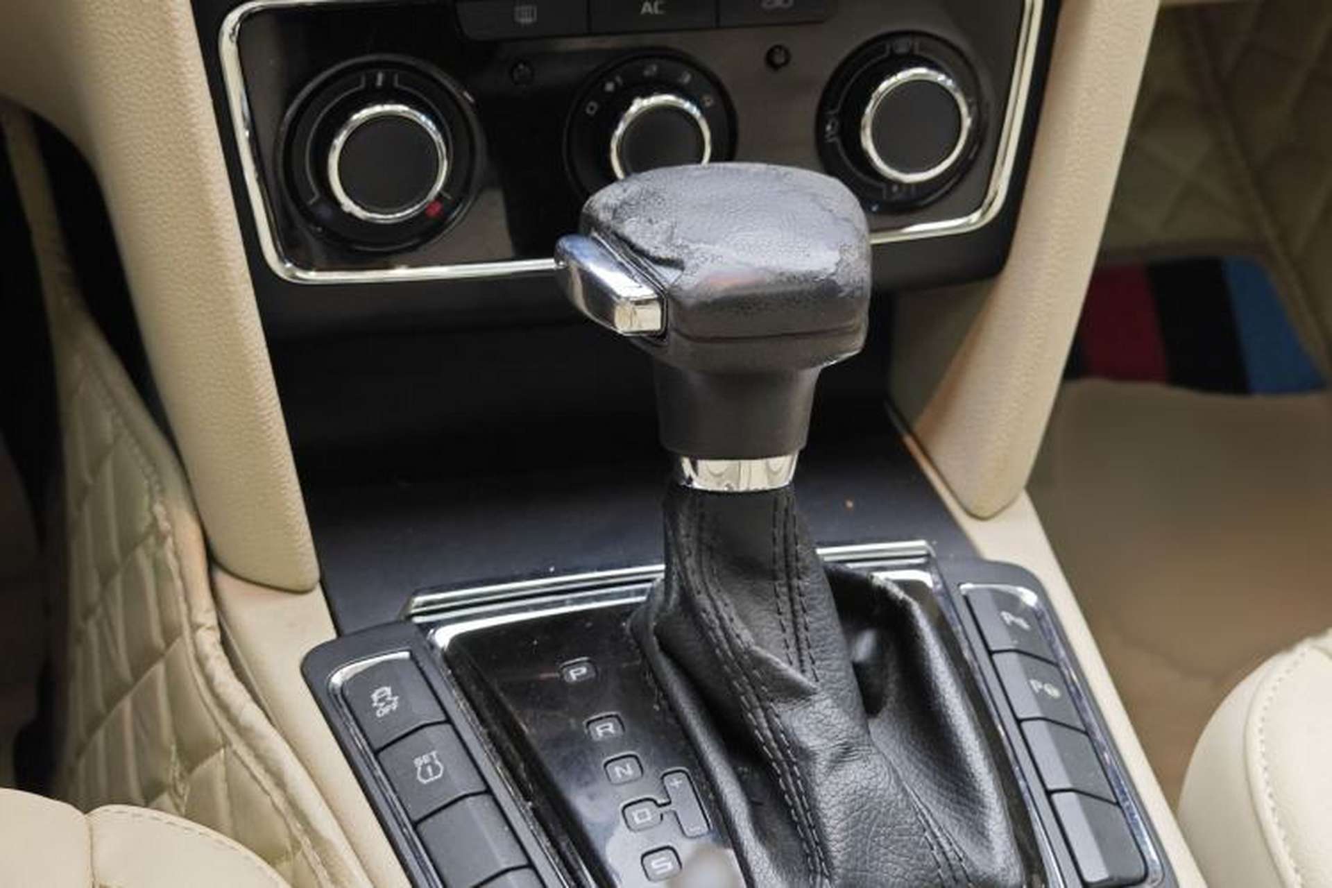 Used Skoda Superb 2012 1.8TSI Automatic Elegant Edition Gear Lever