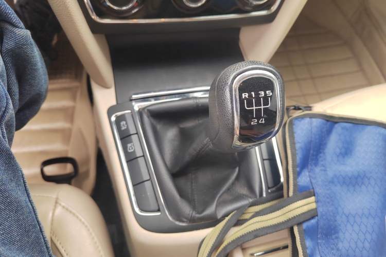 Used Skoda Superb 2012 1.8TSI Manual Elegant Edition Gear Lever