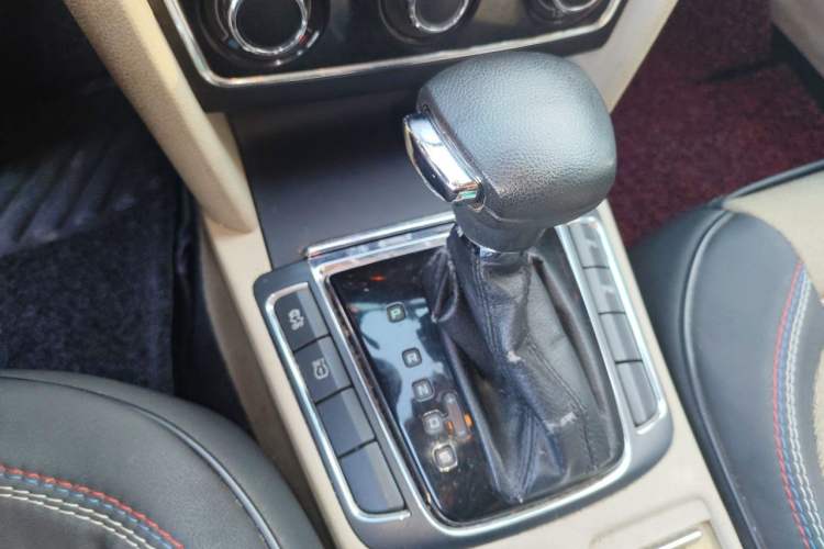 Used Skoda Superb 2012 1.8TSI Automatic Elegant Edition Gear Lever