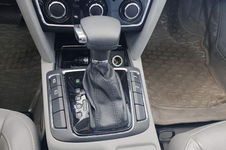 Used Skoda Superb 2012 1.8TSI Automatic Elegant Edition Gear Lever