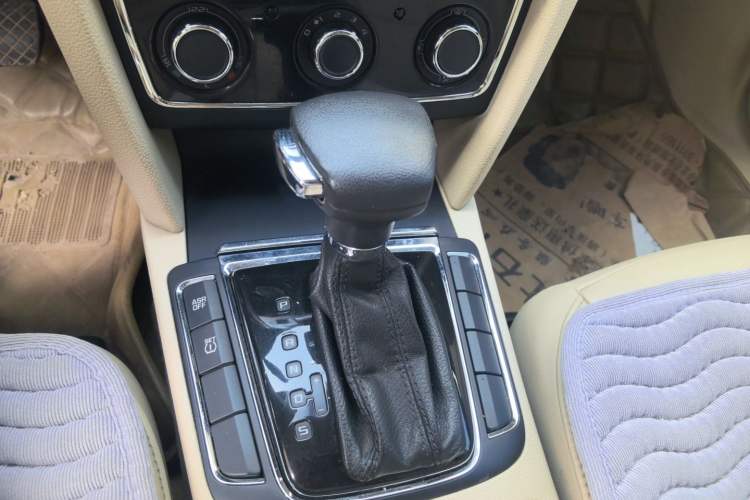 Used Skoda Superb 2012 1.8TSI Automatic Elegant Edition Gear Lever