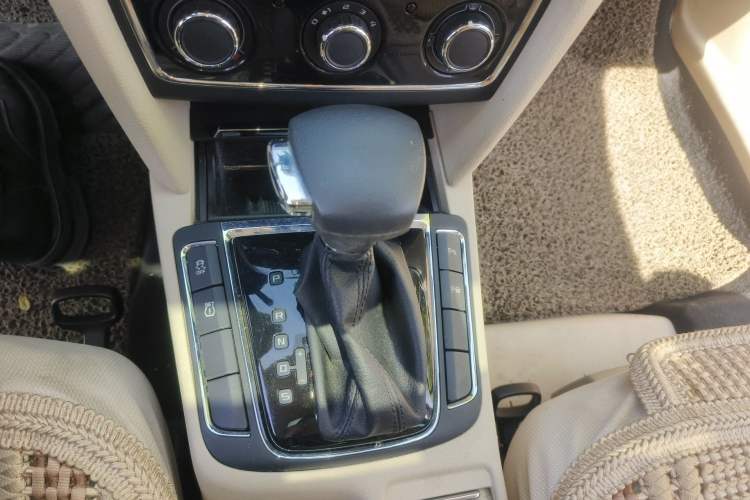 Used Skoda Superb 2012 1.8TSI Automatic Elegant Edition Gear Lever