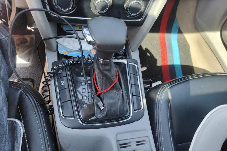 Used Skoda Superb 2012 1.8TSI Automatic Elegant Edition Gear Lever