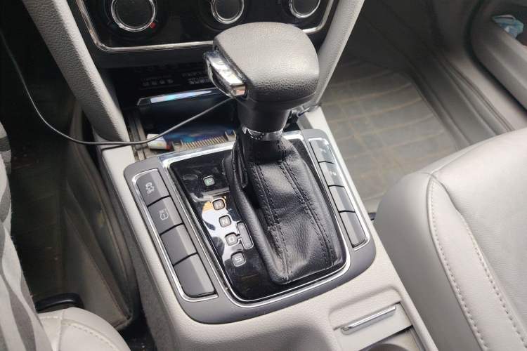 Used Skoda Superb 2012 1.8TSI Automatic Elegant Edition Gear Lever