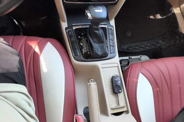 Used Skoda Superb 2012 1.8TSI Automatic Prestige Edition Gear Lever