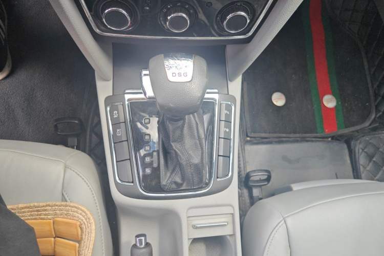 Used Skoda Superb 2012 1.4TSI DSG Elegant Edition Gear Lever