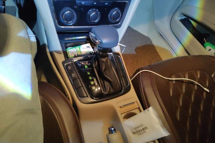 Used Skoda Superb 2012 1.8TSI Automatic Elegant Edition Gear Lever