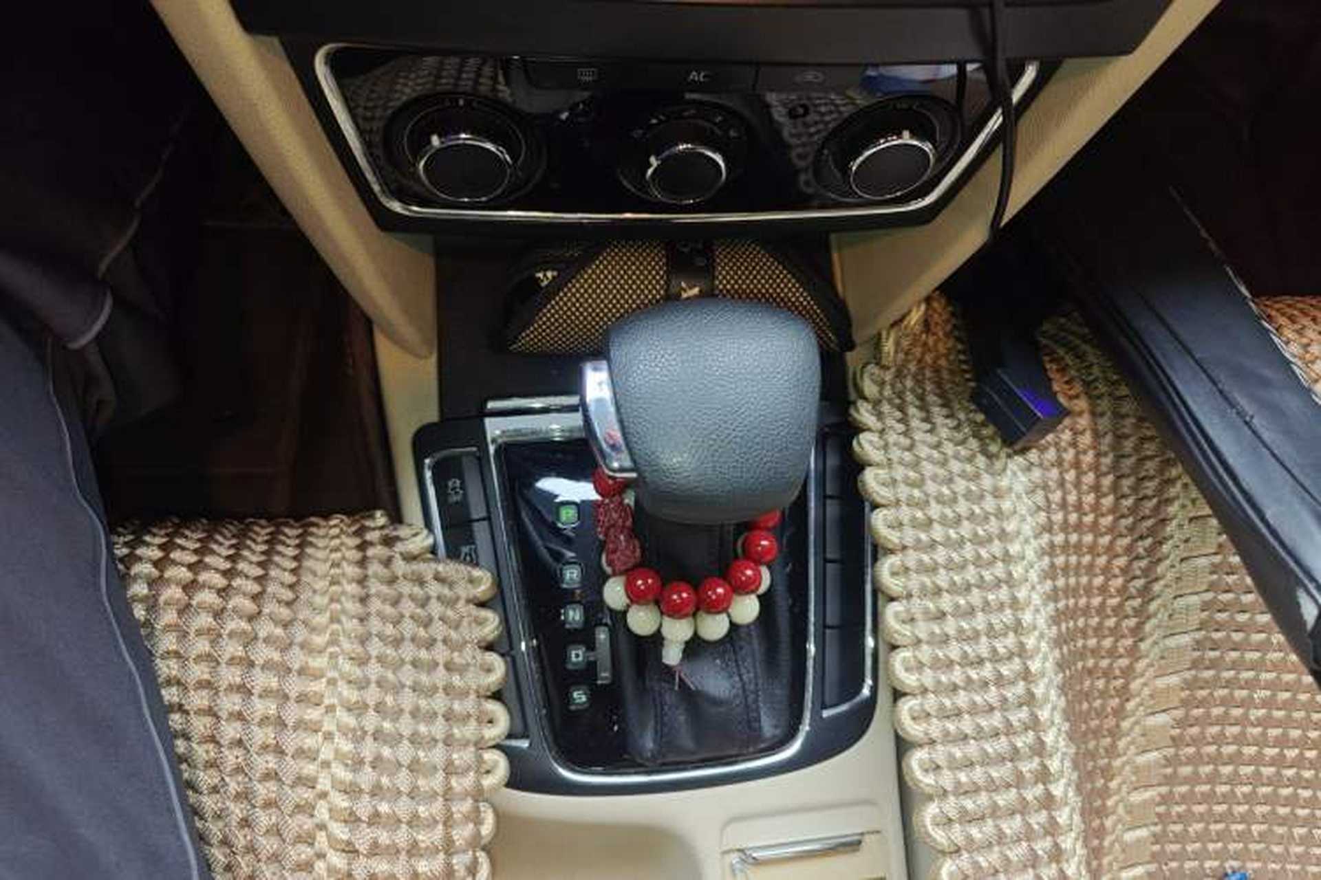 Used Skoda Superb 2012 1.8TSI Automatic Elegant Edition Gear Lever