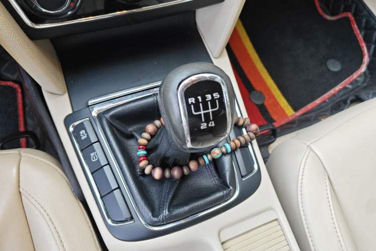 Used Skoda Superb 2012 1.8TSI Manual Elegant Edition Gear Lever