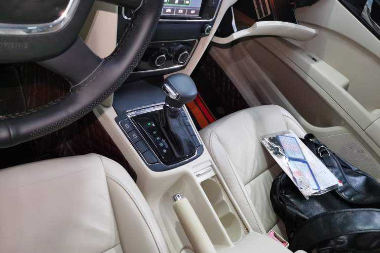 Used Skoda Superb 2012 1.8TSI Automatic Elegant Edition Gear Lever