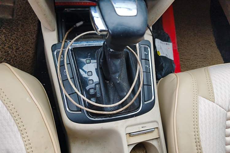 Used Skoda Superb 2012 1.8TSI Automatic Prestige Edition Gear Lever