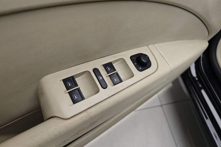 Used Skoda Superb 2012 1.8TSI Automatic Elegant Edition Interior 4