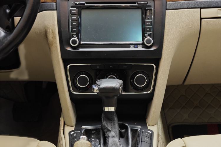 Used Skoda Superb 2012 1.8TSI Automatic Elegant Edition Interior 7