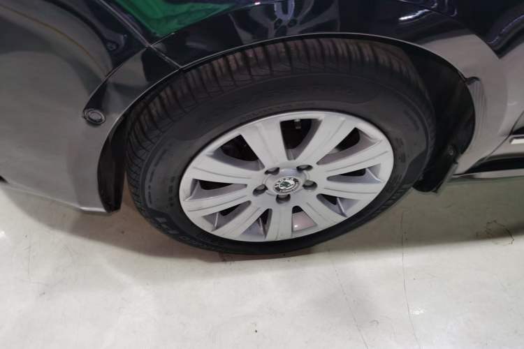 Used Skoda Superb 2012 1.8TSI Automatic Elegant Edition Left Front Wheel Hub