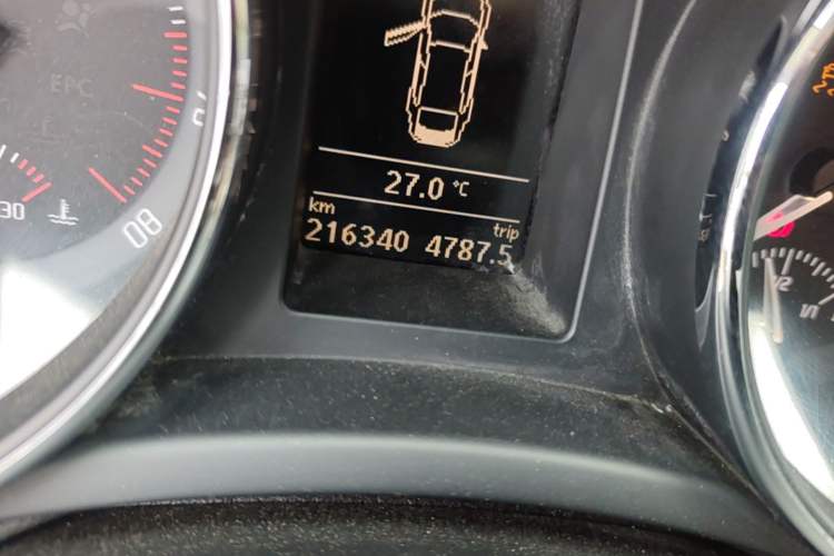 Used Skoda Superb 2012 1.4TSI DSG Zhiya Edition Odometer Close Up