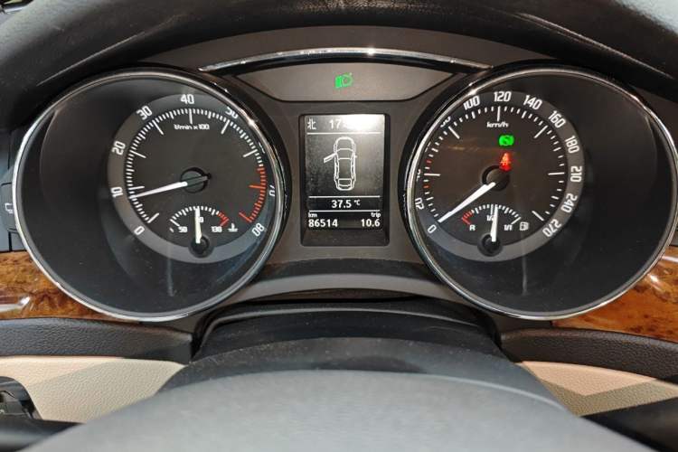 Used Skoda Superb 2012 2.0 TSI Automatic Luxury Edition Odometer Close Up