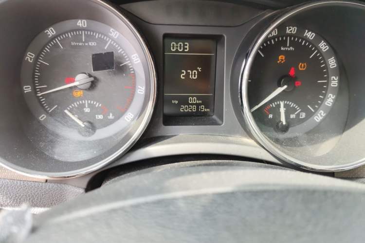 Used Skoda Superb 2012 1.4TSI Manual Zhiya Edition Odometer Close Up