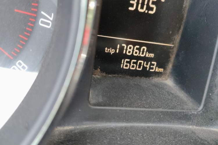 Used Skoda Superb 2012 1.8TSI Manual Elegant Edition Odometer Close Up