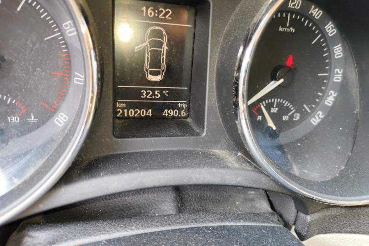 Used Skoda Superb 2012 1.8TSI Manual Elegant Edition Odometer Close Up