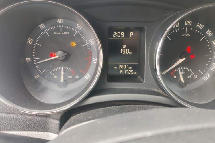 Used Skoda Superb 2012 1.4TSI DSG Zhiya Edition Odometer Close Up