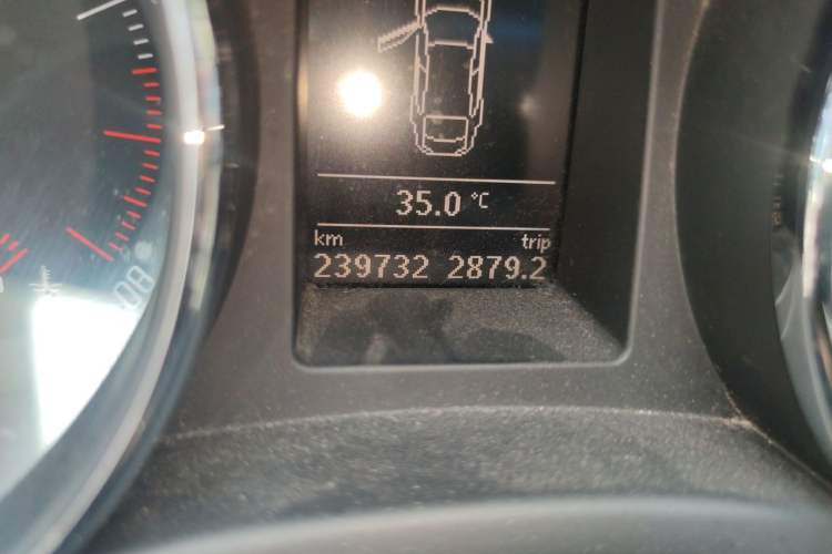 Used Skoda Superb 2012 1.8TSI Manual Elegant Edition Odometer Close Up