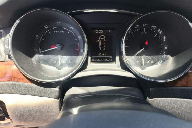 Used Skoda Superb 2012 1.8TSI Automatic Elegant Edition Odometer Close Up