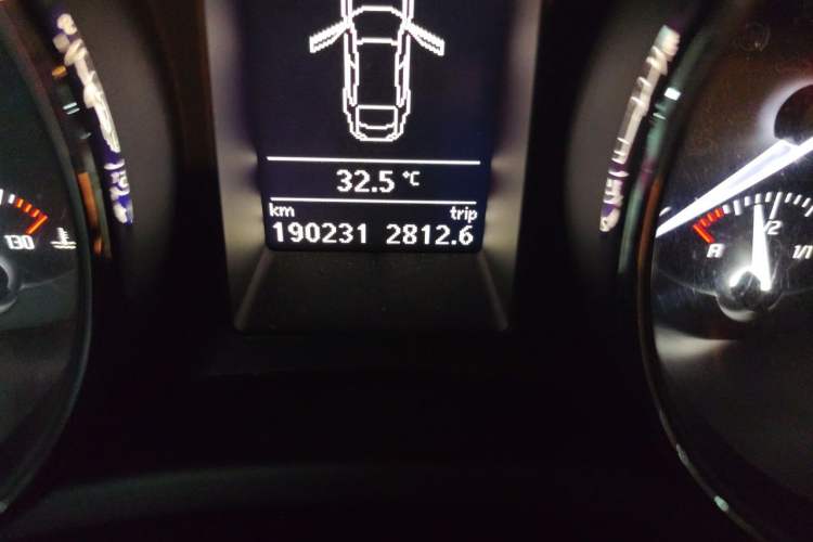 Used Skoda Superb 2012 1.4TSI DSG Elegant Edition Odometer Close Up