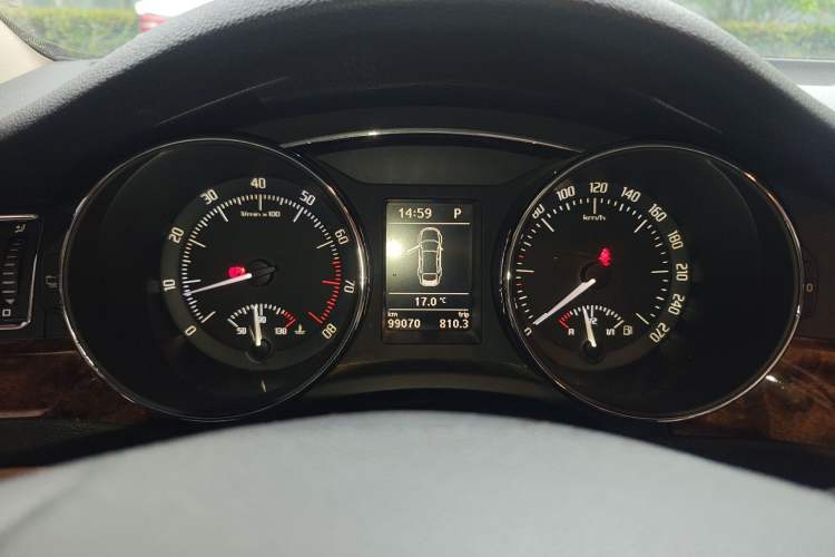 Used Skoda Superb 2012 1.8TSI Automatic Elegant Edition Odometer Close Up