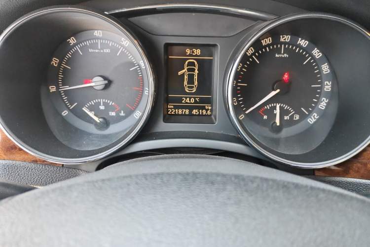 Used Skoda Superb 2012 1.8TSI Manual Elegant Edition Odometer Close Up