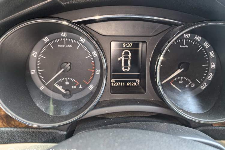 Used Skoda Superb 2012 1.8TSI Automatic Elegant Edition Odometer Close Up