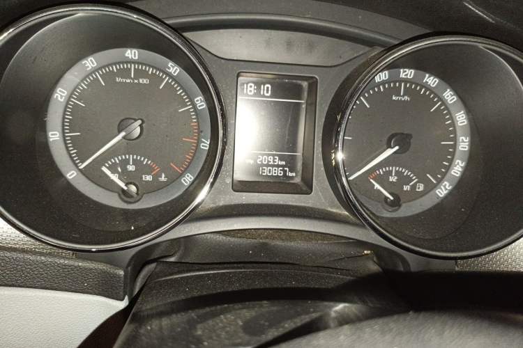 Used Skoda Superb 2012 1.4TSI DSG Zhiya Edition Odometer Close Up