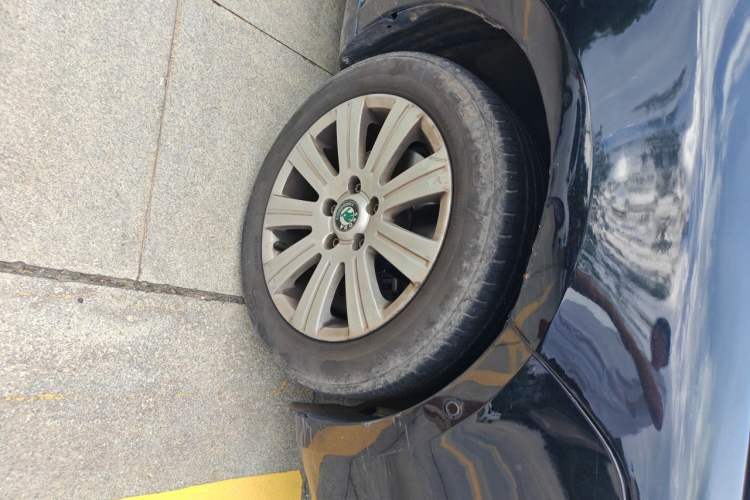 Used Skoda Superb 2012 1.8TSI Automatic Elegant Edition Right Front Wheel Hub