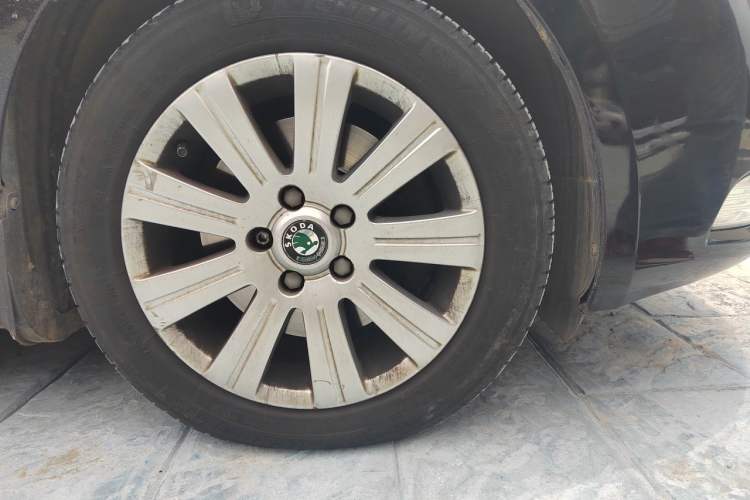 Used Skoda Superb 2012 1.8TSI Manual Elegant Edition Right Front Wheel Hub