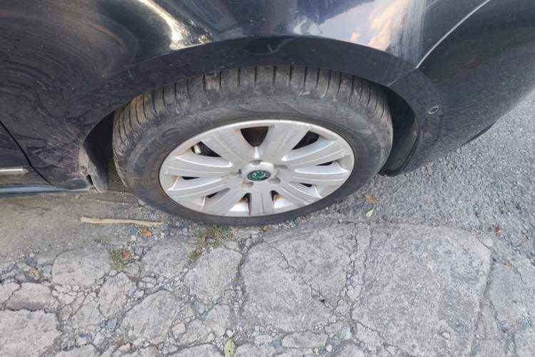 Used Skoda Superb 2012 1.8TSI Automatic Elegant Edition Right Front Wheel Hub