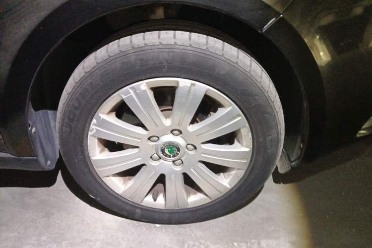Used Skoda Superb 2012 1.8TSI Automatic Elegant Edition Right Front Wheel Hub