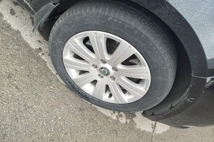 Used Skoda Superb 2012 1.8TSI Automatic Prestige Edition Right Front Wheel Hub