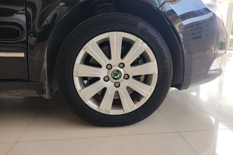 Used Skoda Superb 2012 1.8TSI Automatic Elegant Edition Right Front Wheel Hub